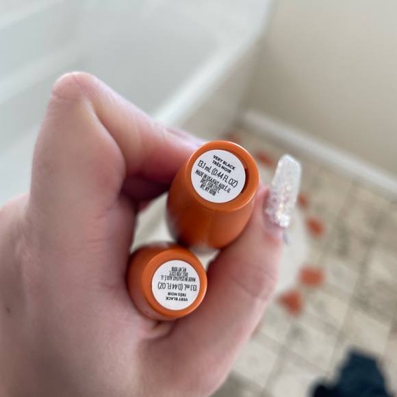 SOLD Cover girl Lash Blast Very Black - Picture 3 of 3